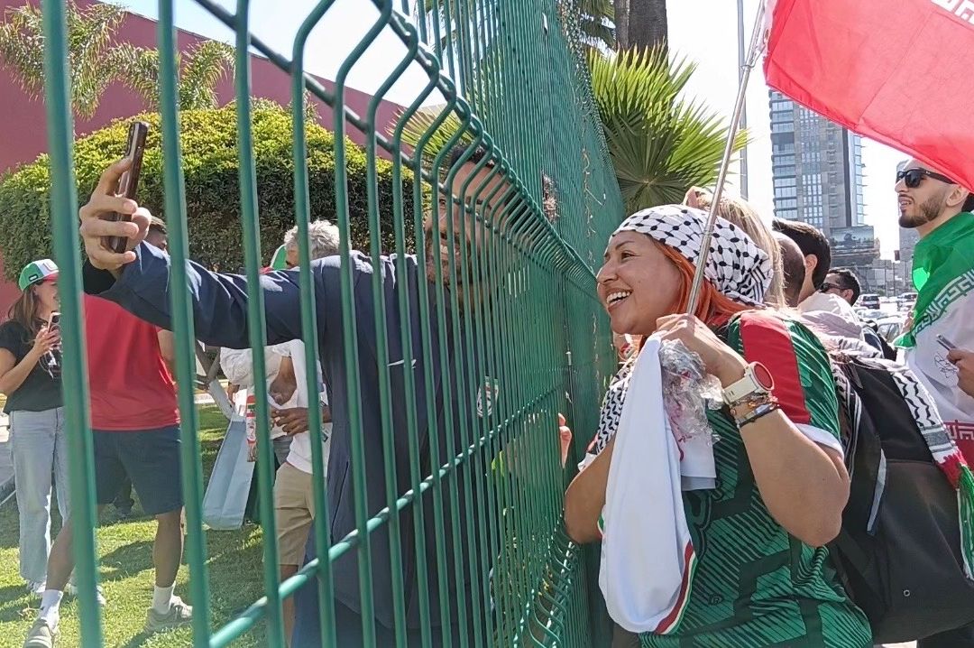Selección de Irán Convive con Aficionados Iraníes de California