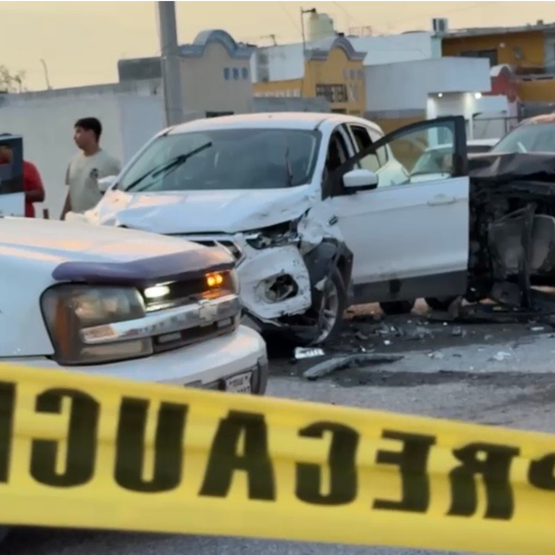 Joven Provoca Choque, Intenta Huir y Termina Impactándose Contra otro Automóvil