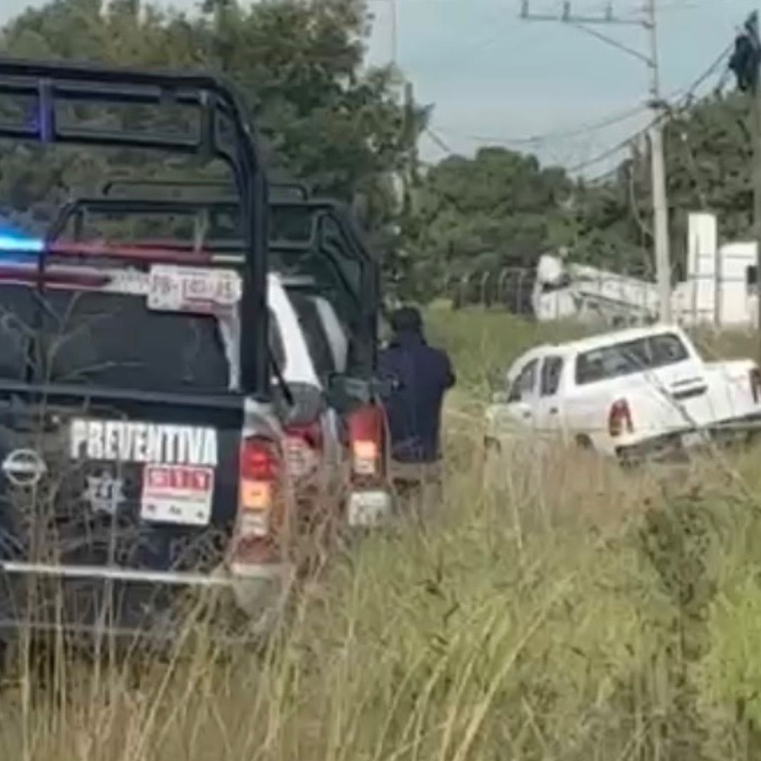 Cuerpo abandonado en camioneta en Amozoc-Nautla
