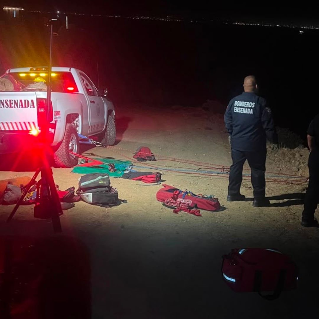 Mujer Caer en Vehículo a Barranco de 70 Metros en Carretera de La Bufadora, Ensenada