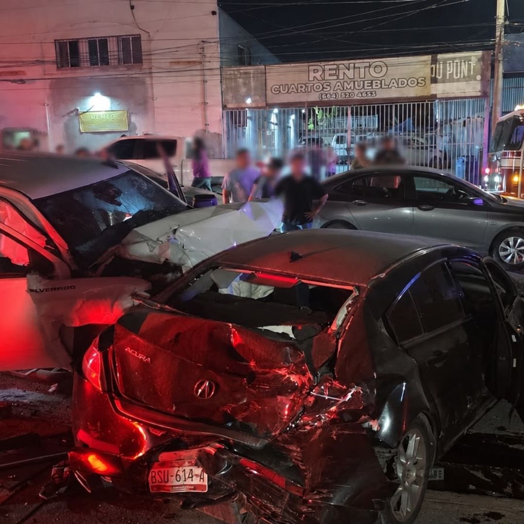 Choque Múltiple Deja una Mujer Sin Vida y Cuatro Menores Lesionados en Tijuana
