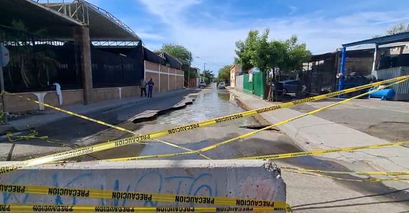 Hombre es Rescatado tras Caer en Socavón Formado en la Colonia Sahuaro de Hermosillo