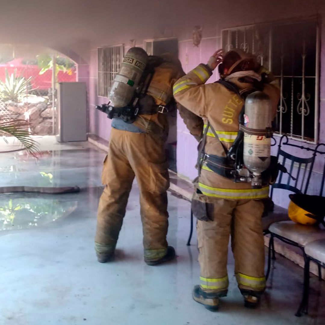 El incendio consumió la cocina y sala de la casa ubicada en la comunidad de Villa Juárez en Lerdo
