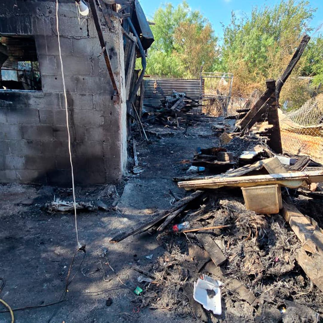 Un incendió consumió lo que era el hogar de un adulto mayor en la colonia Presidentes de Piedras Negras