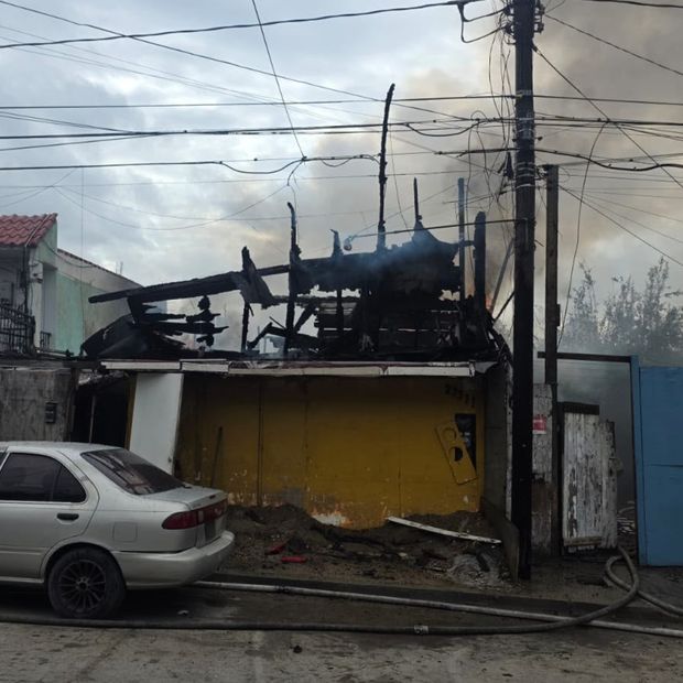Voraz Incendio Consume Casa en Colonia Tierra y Libertad en Tijuana