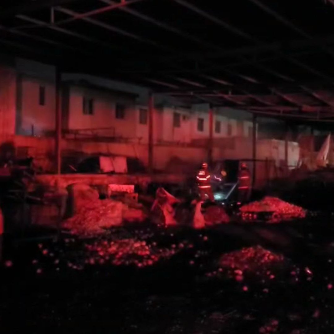 Fuerte Incendio en Mercado de Abastos en Hermosillo, Sonora