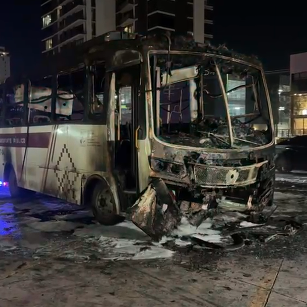 Camión de Transporte Público se Incendia en Hermosillo; Pasajeros Lograron Ponerse a Salvo