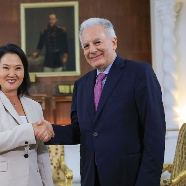 Keiko Fujimori Designa a Hijo de Vargas Llosa como Nuevo Embajador de Perú en EUA