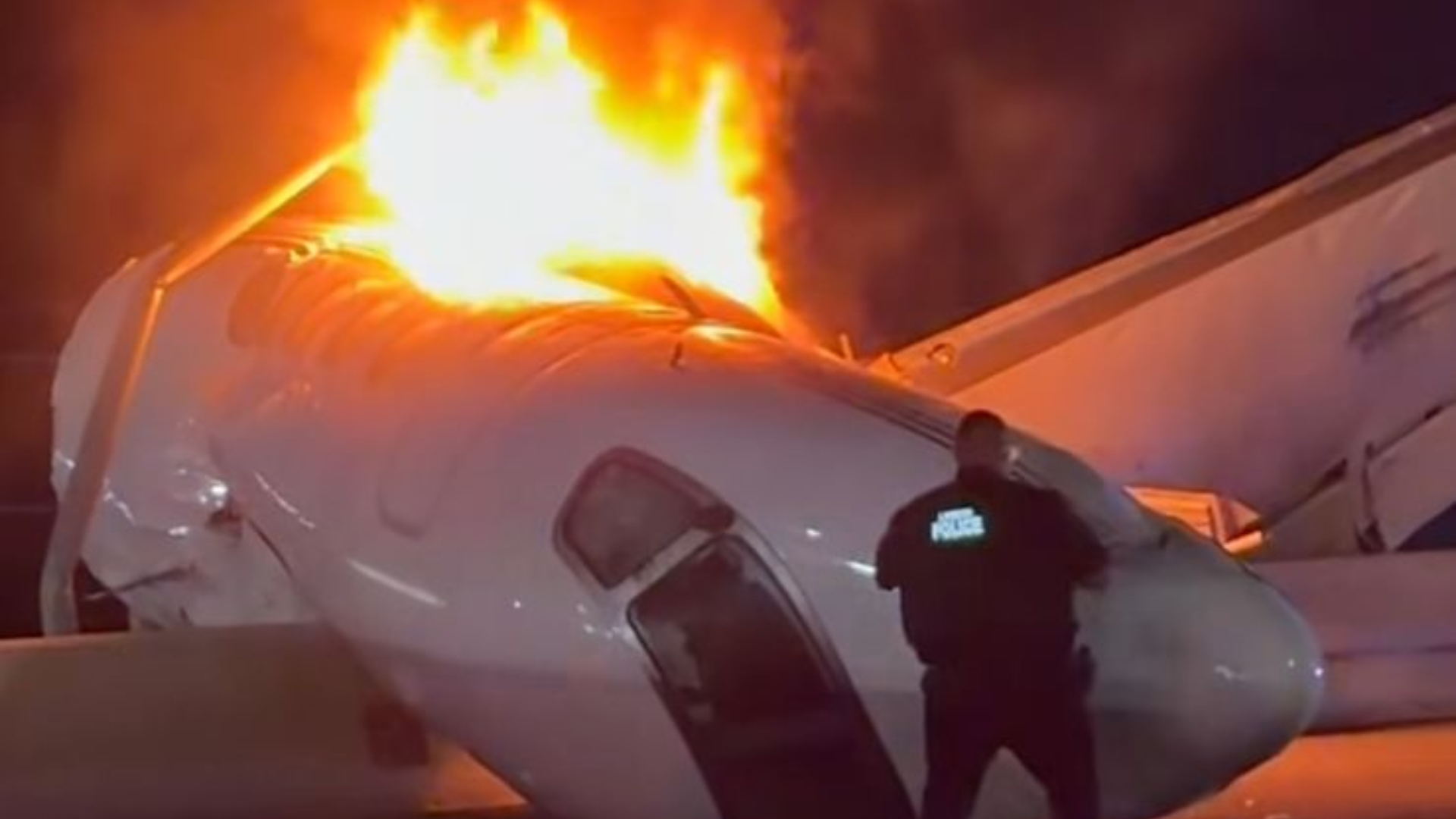 Cae Jet Privado en Carretera de Laredo, Texas; Buscan a Víctimas