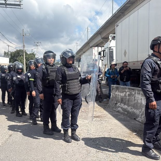 Llegan antimotines del Edomex a bloqueo de madres buscadoras en la México-Toluca