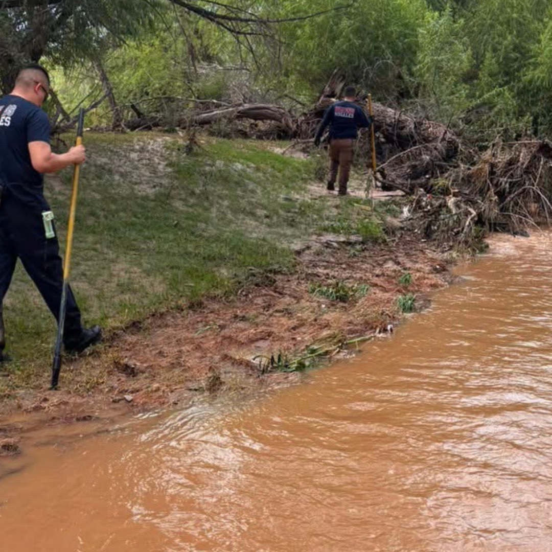 Intensa Lluvia Desborda Canales de Agua en Nogales, Sonora