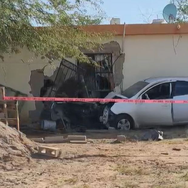 Mujer Choca Contra Casa en Hermosillo