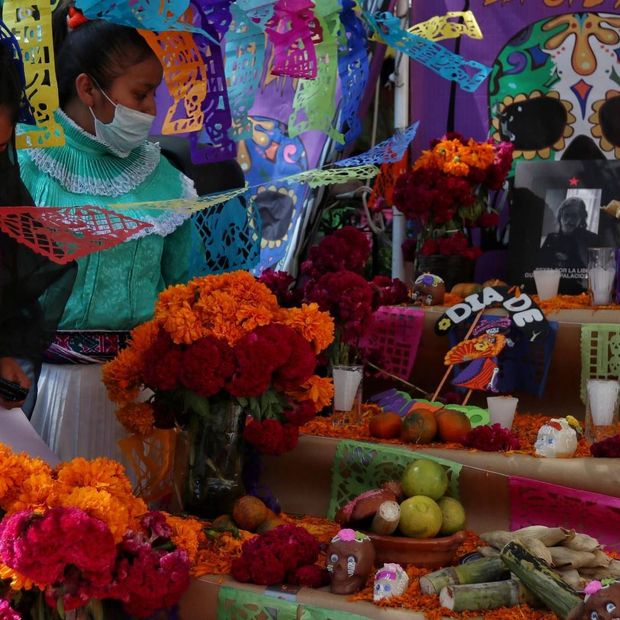 Ofrenda de Día de Muertos. Almas que regresan por cada fecha.