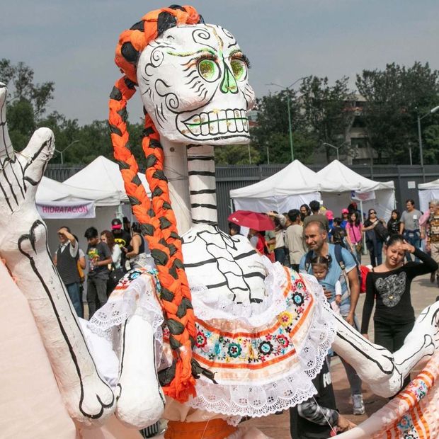 Catrina en UNAM. Cuándo ponen Mega Ofrenda UNAM 2026.