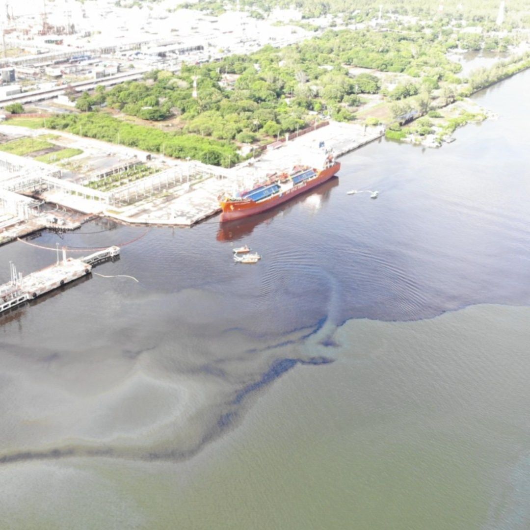 Pemex realiza tareas de limpieza Río Pánuco al norte de la entidad veracruzana