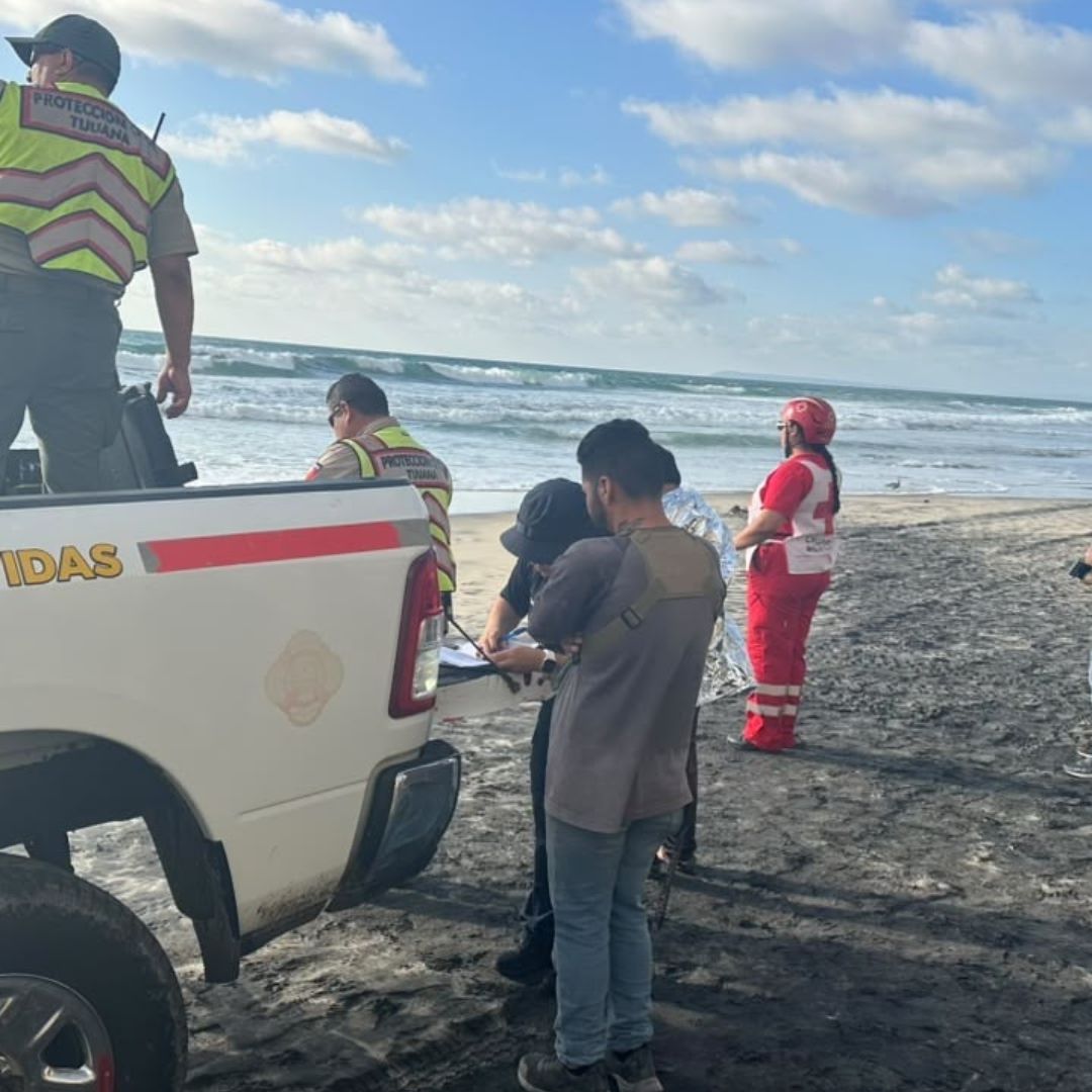 Despliegue de Salvavidas y Bomberos en la costa de Playas de Tijuana