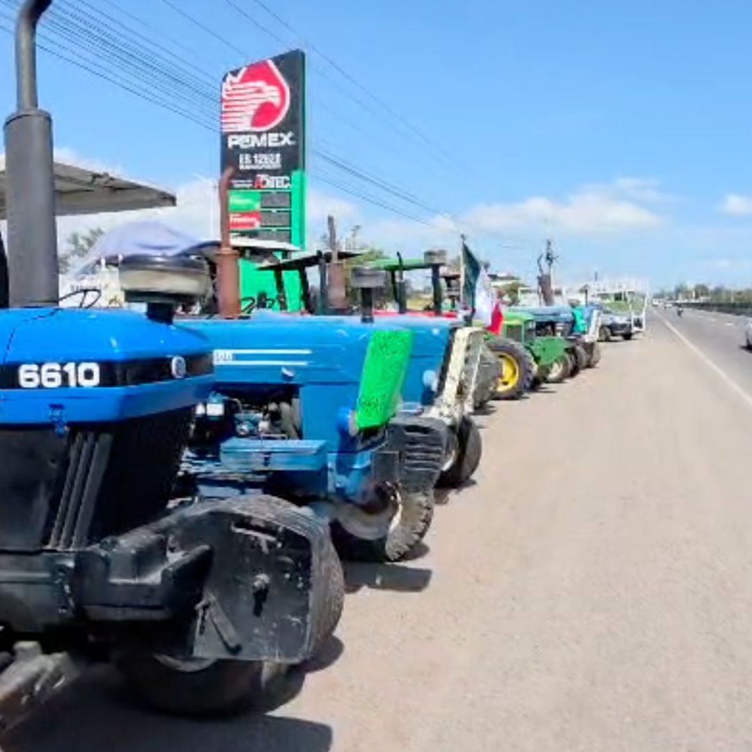 La manifestación comenzó a un costado de la carretera.