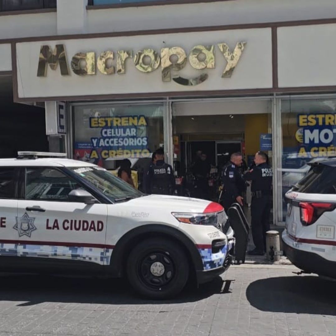 Policía Auxiliar muere tras balazo en negocio del centro de Puebla.