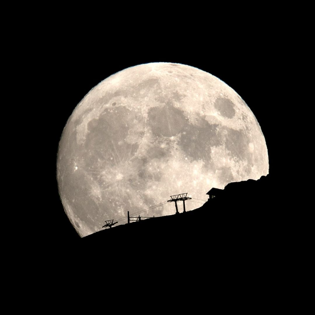 Luna Llena sobre Grecia.