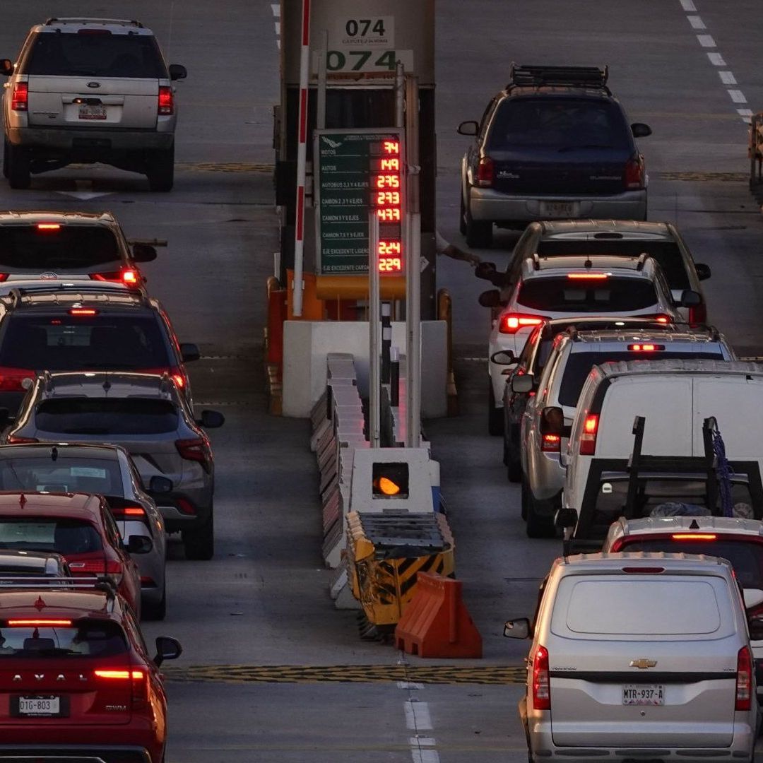 Autos en Caseta de Peaje. ¿Sabes cuál es el costo de las casetas de México- Acapulco?