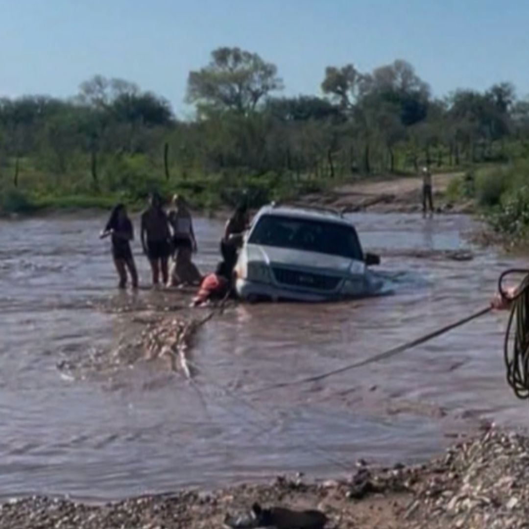 Una Familia Fue Rescatada tras Quedar Varada en el Cauce de un Río en Ures, Sonora