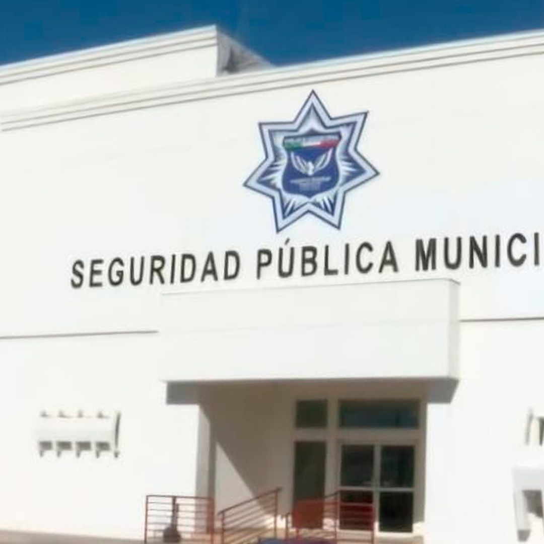 El policía de Piedras Negras fue detenido después de golpear a su esposa en un restaurante de comida rápida