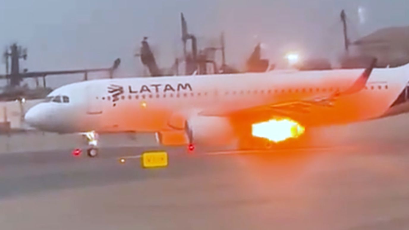 Se Incendia Ala de Avión de LATAM Antes de Despegar en el Aeropuerto de Lima