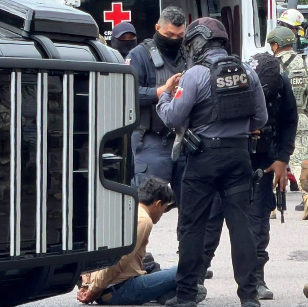 Persecución a Balazos Deja Dos Detenidos Heridos y Una Camioneta Volcada Culiacán