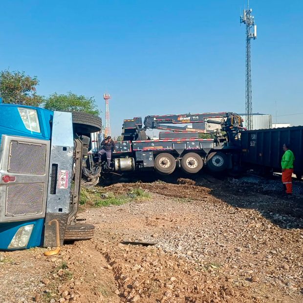 El accidente se registró en las vías que se encuentran en la entrada del Fraccionamiento Los Álamos