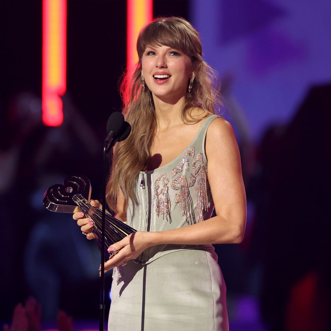 Taylor Swift Sorprende en Estreno Toy Story 5: Estas Dos Canciones Interpretó En Vivo