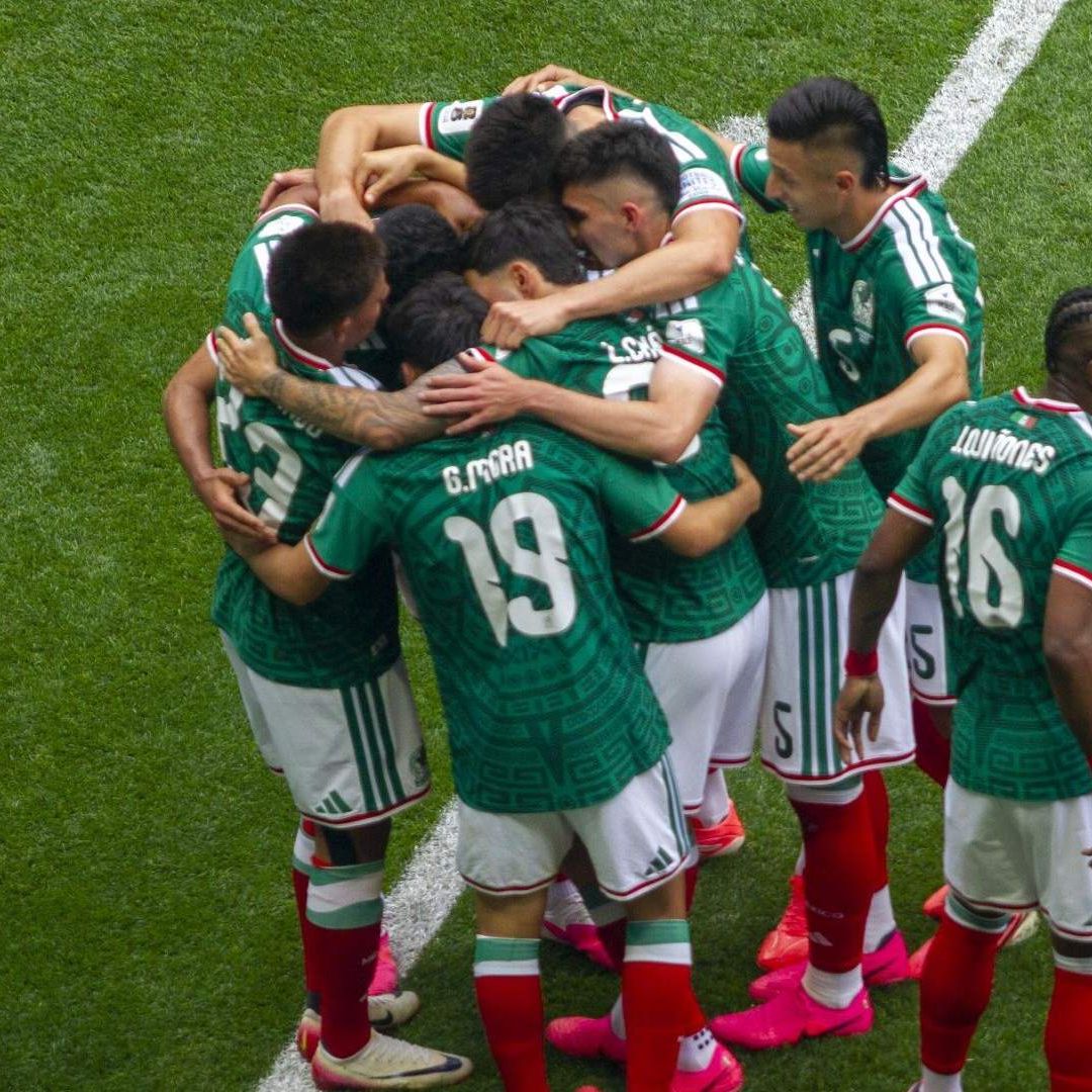Jugadores de la Selección festejan Gol. Cuándo es el Tercer y Último Partido de México en Fase de Grupos.