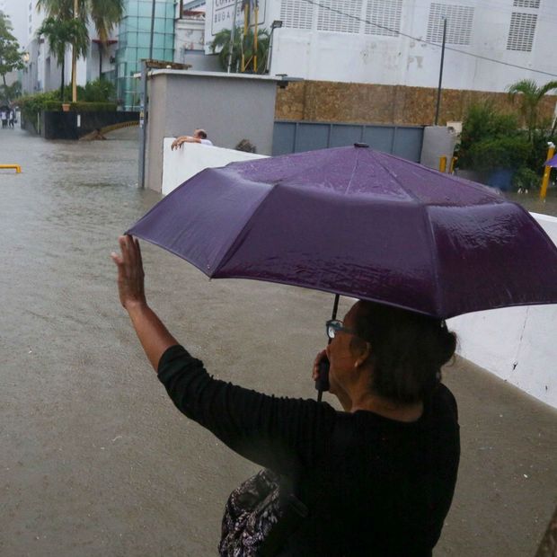 Acapulco Tormenta Simón