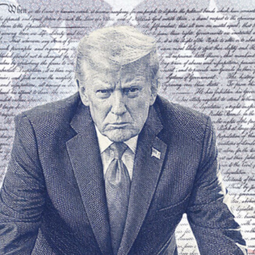 Imagen de Donald Trump en el nuevo pasaporte de Estados Unidos.