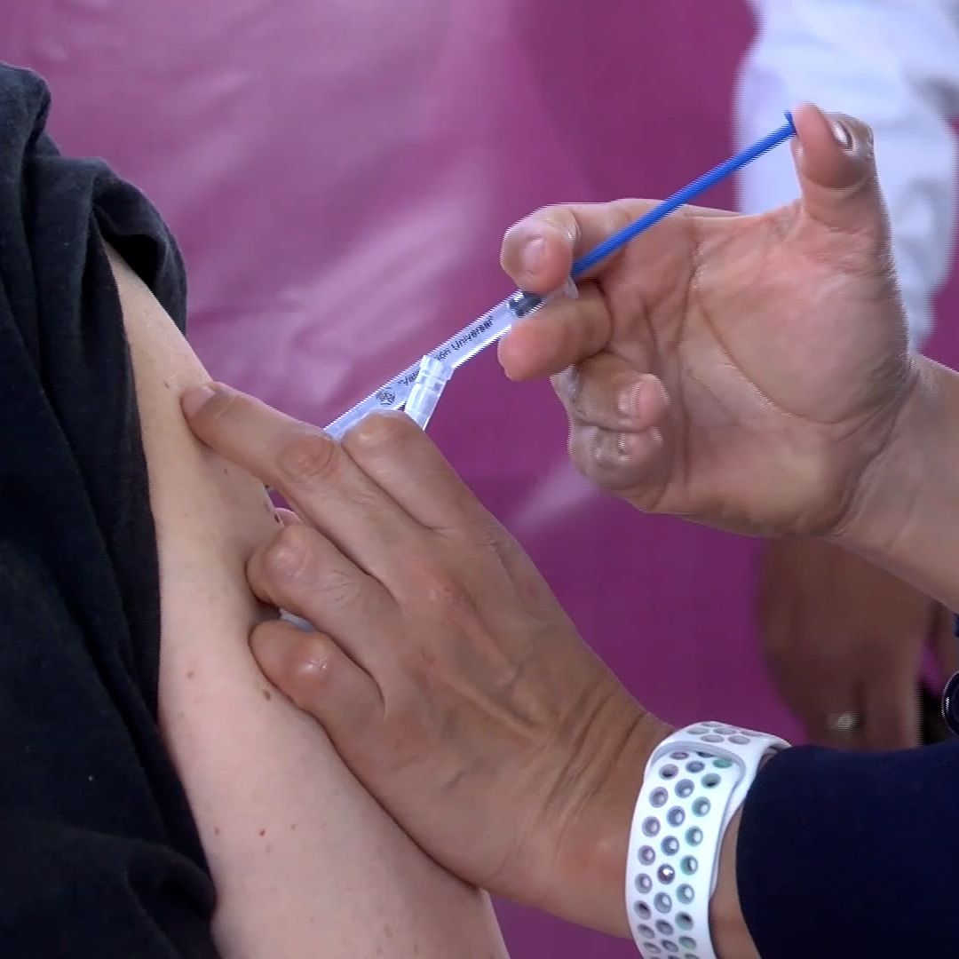 Aplicación de Vacuna Durante la Jornada de Salud Invernal en Baja California
