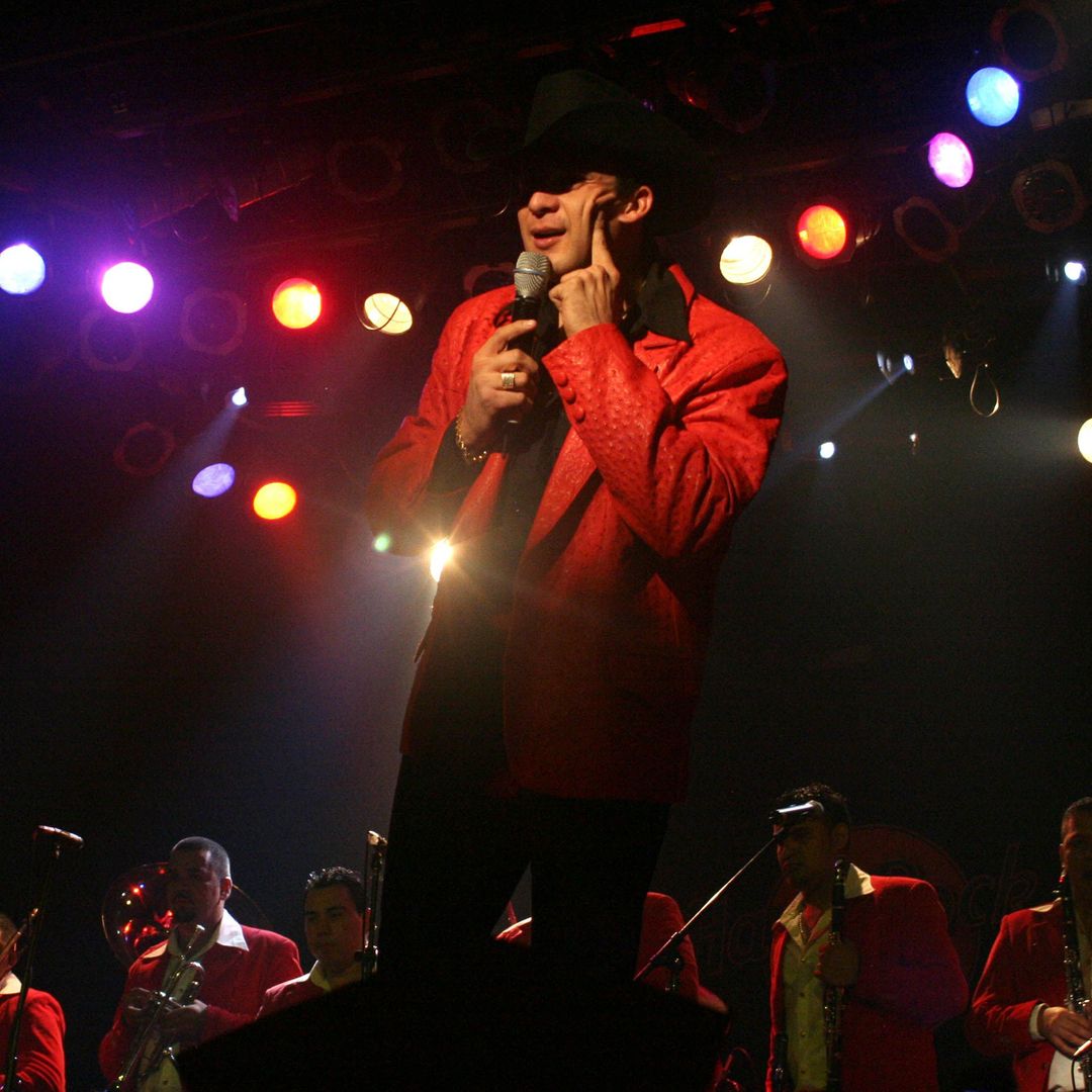 Valentin-Elizalde-Holograma-Gallo-de-Oro-criticas