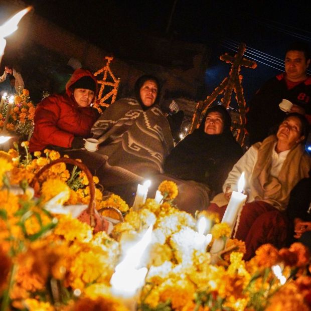 Significado Velas Día de Muertos y a qué hora encenderlas para ofrenda.
