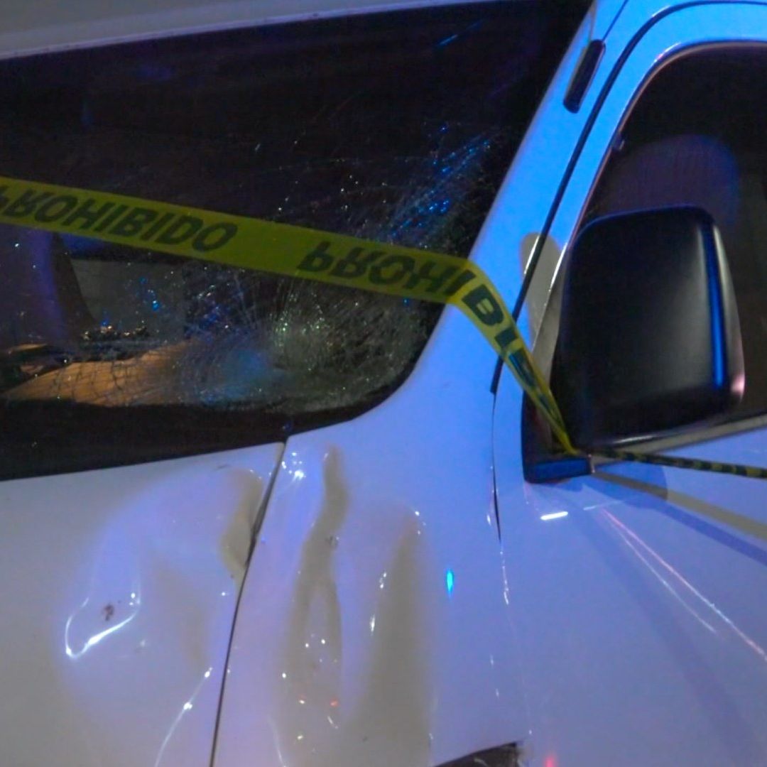 Camioneta que atropelló a hombre