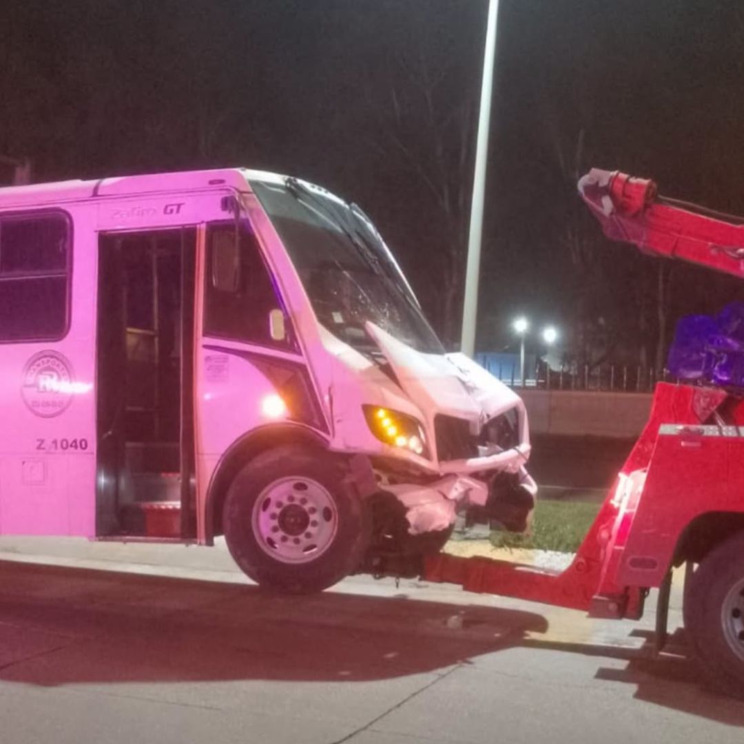 La unidad colectiva embistió la camioneta particular.