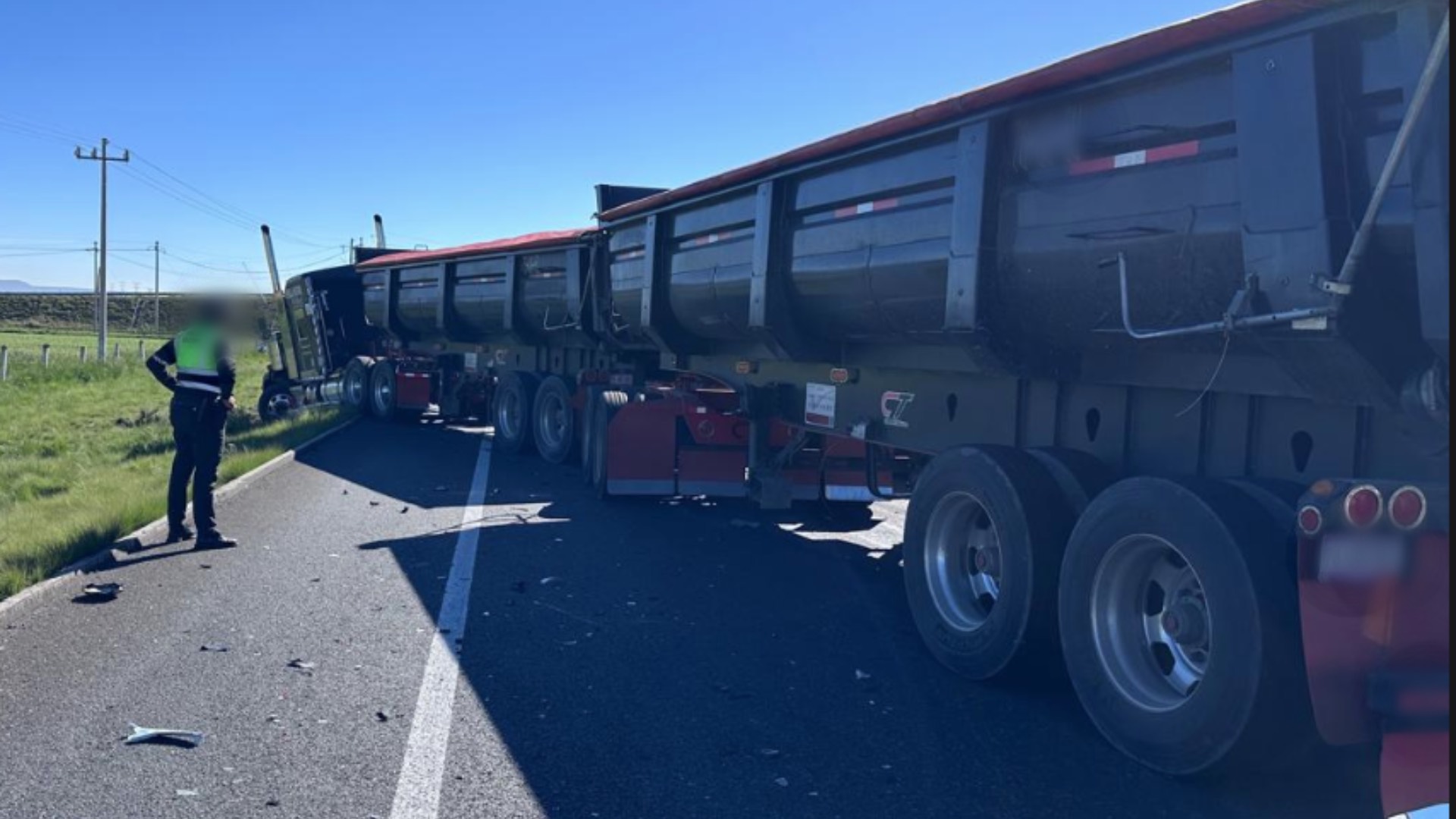 Tráfico Paralizado por Accidente de Tráiler en la Autopista Amozoc ...