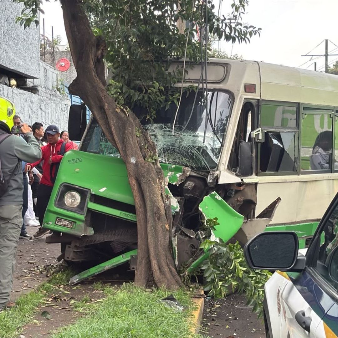 Accidente de microbús en Iztapalapa