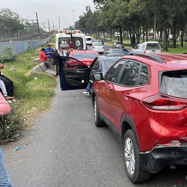 Accidente en Calzada Zaragoza, alcaldía Iztapalapa
