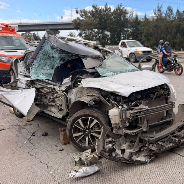 Accidente Choque Vehículo Tractocamión Hombre Atrapado Lesionado Autopista Puebla Orizaba