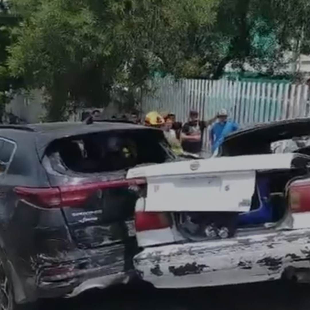Pierde Control y se Estrella contra Camioneta en Monterrey