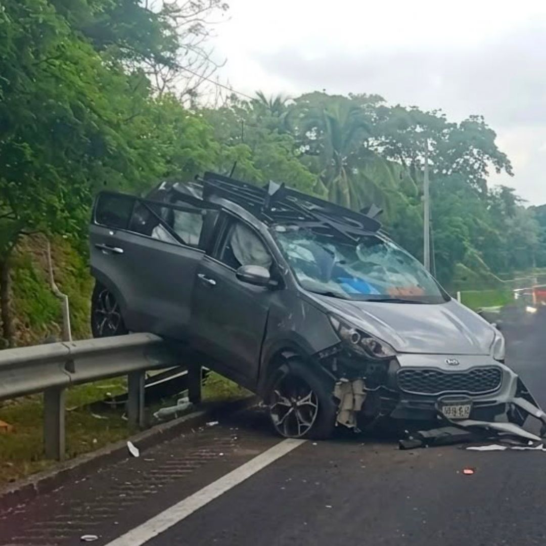 La mujer falleció al instante luego de terminar con su auto sobre la barrera de contención. Foto: Cristina Juarez Del Sue