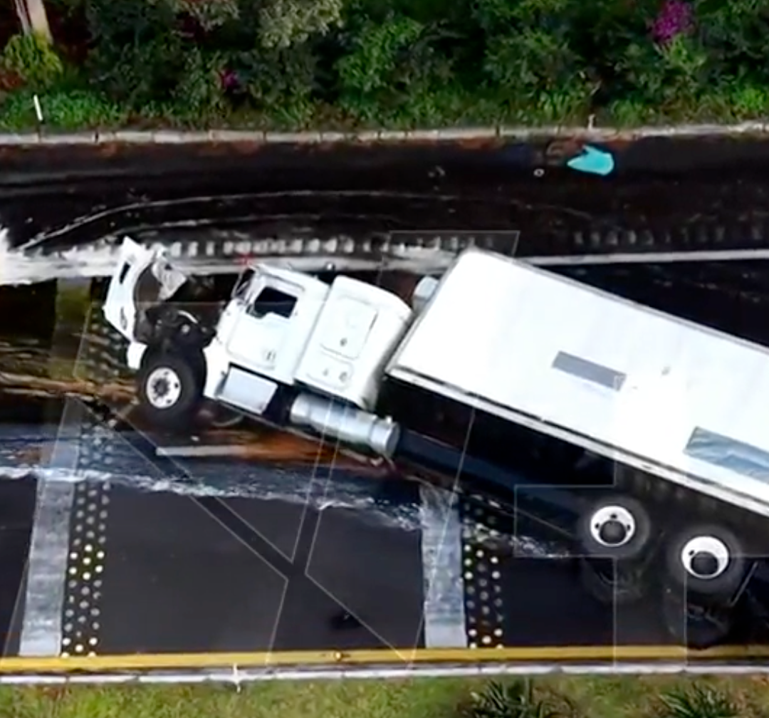 Tráiler cargado con ácido volcado en la México-Cuernavaca el 29 de julio 2026.