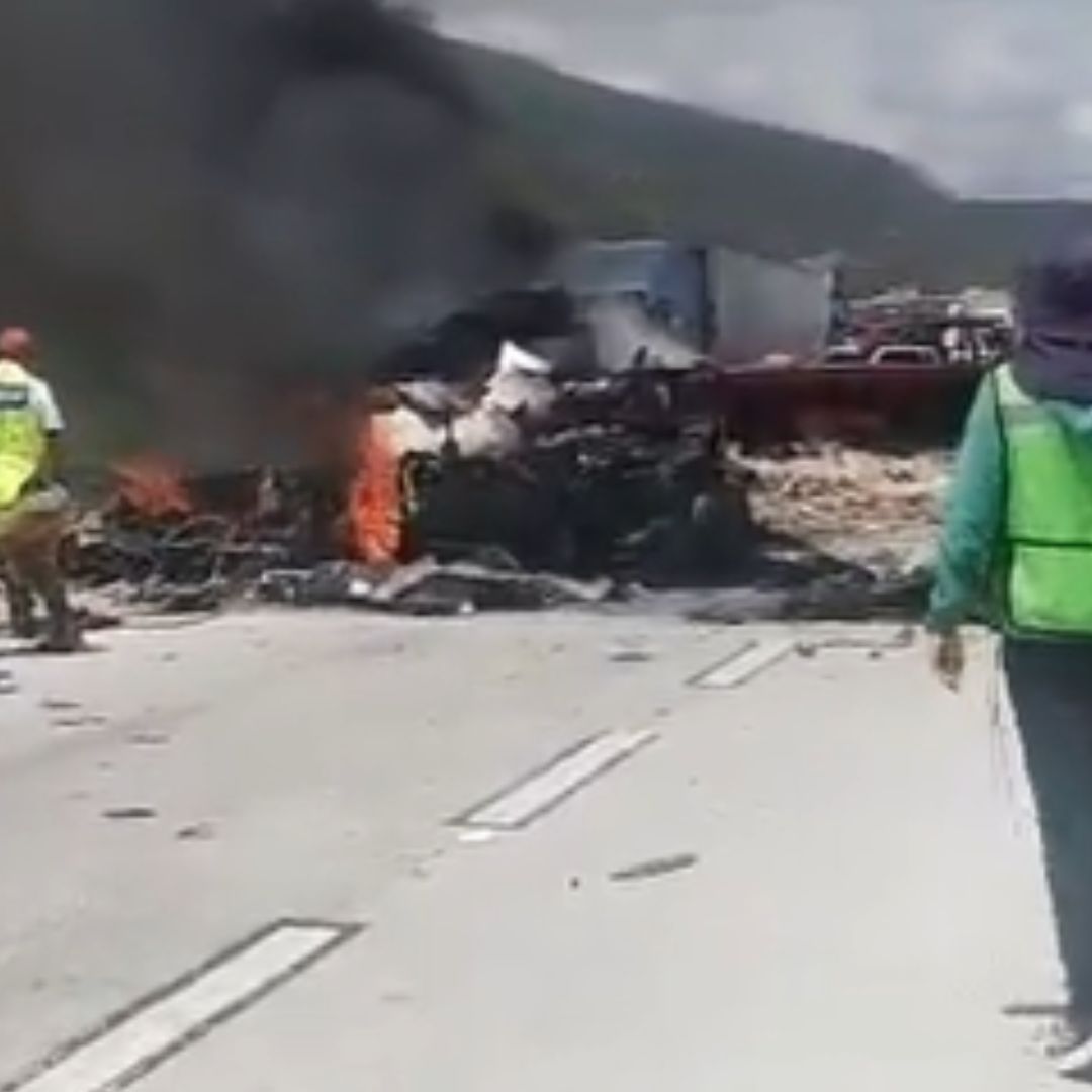 Accidente Choque Tráileres Incendio Dos Muertos Calcinados Autopista Cuacnopalan Oaxaca Puebla
