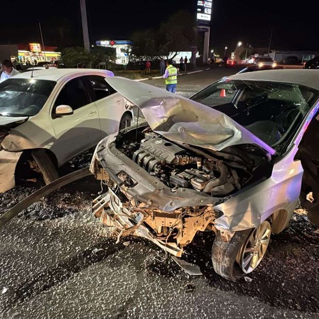 Choque de Cuatro Vehículos por Presunto Exceso de Velocidad Deja un Lesionado en Hermosillo