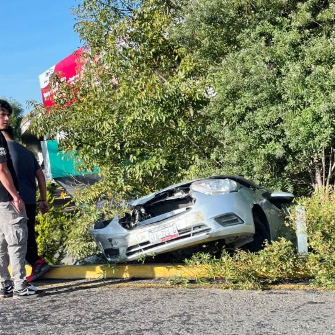 Accidente en la desviación en el Periférico Ecológico de Puebla.