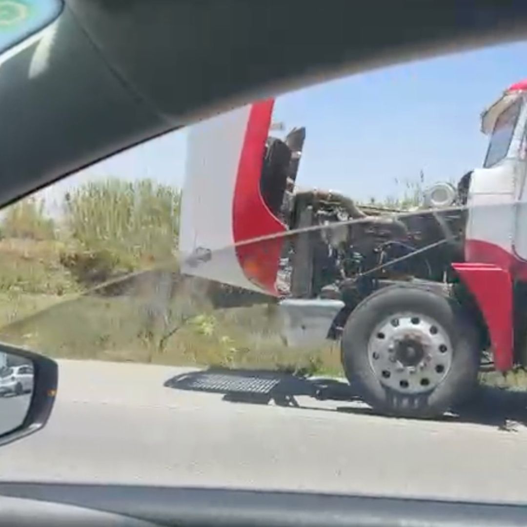 Tráiler accidentado en Periférico Ecológico deja filas kilómetricas.