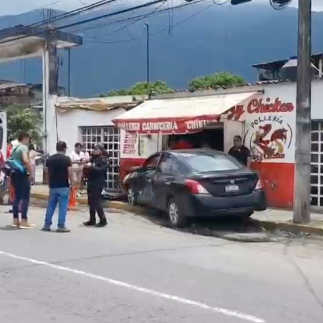movilización por accidente automovilístico que dejó personas quemadas en la zona centro de Veracruz